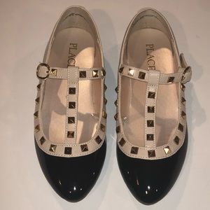 Black/tan studded patent shoes